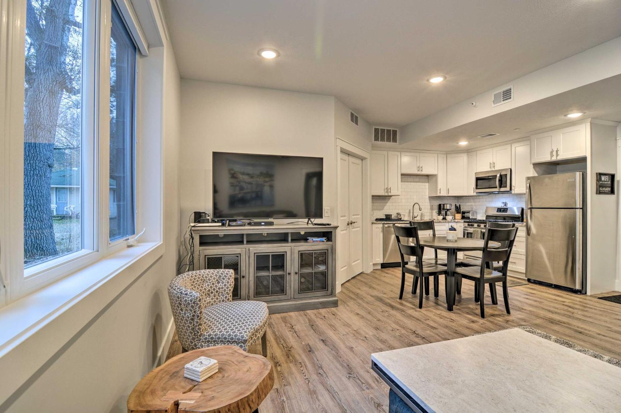 Modern Traverse City Condo About 1 Mi To Bay! 外观 照片