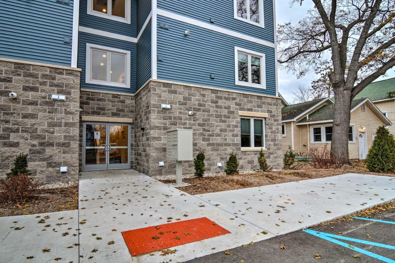 Modern Traverse City Condo About 1 Mi To Bay! 外观 照片