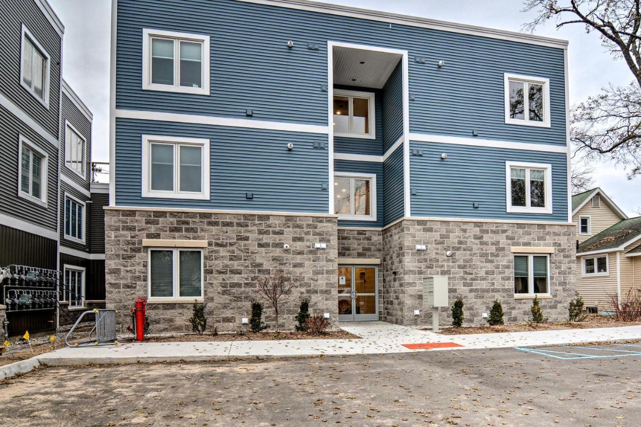 Modern Traverse City Condo About 1 Mi To Bay! 外观 照片